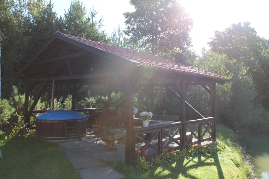 Pirtis prie pokylių salės