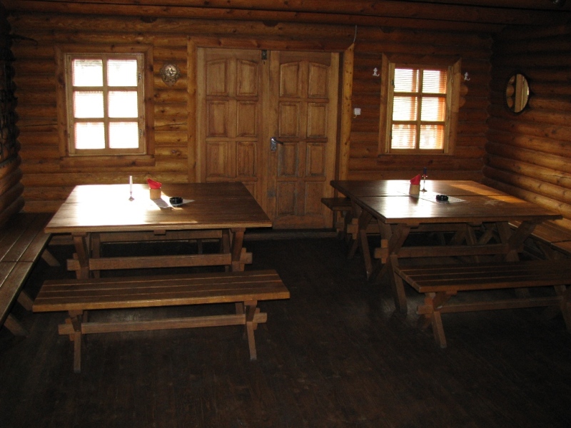 Pirtis prie tvenkinio
